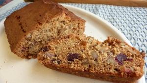 Sponge cake with dates and walnuts
